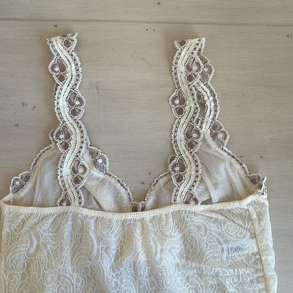 ON GOSSAMER CAMISOLE SET - Picture 7 of 14